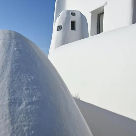 Luxury Platis Gialos: Poolside Retreat Villa *