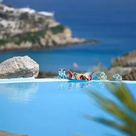 Luxury Platis Gialos: Poolside Retreat Villa *