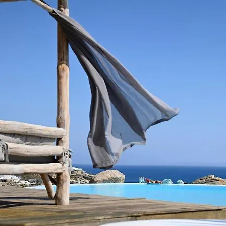 Villa Luxury Platis Gialos: Poolside Retreat *