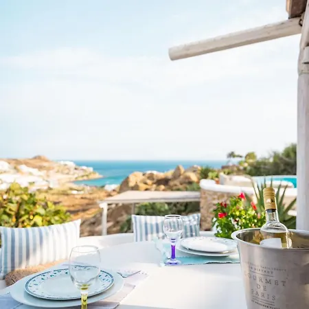 Luxury Platis Gialos: Poolside Retreat Villa *