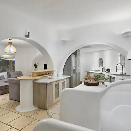 Villa Luxury Platis Gialos: Poolside Retreat Paradise Beach (Mykonos)