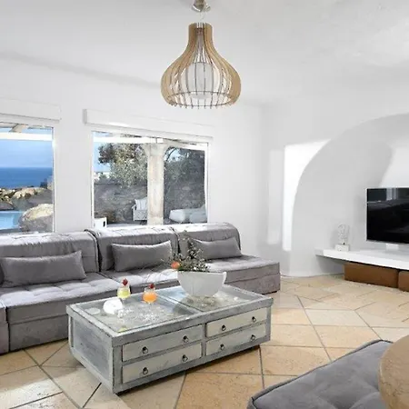 Luxury Platis Gialos: Poolside Retreat *