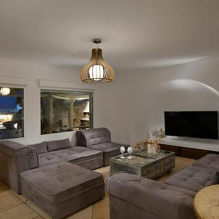 Luxury Platis Gialos: Poolside Retreat Paradise Beach (Mykonos)