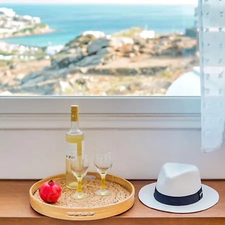 Luxury Platis Gialos: Poolside Retreat Villa *