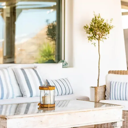 Luxury Platis Gialos: Poolside Retreat Villa