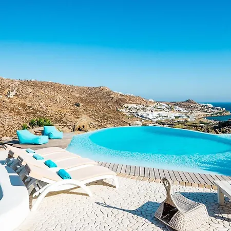 Luxury Platis Gialos: Poolside Retreat