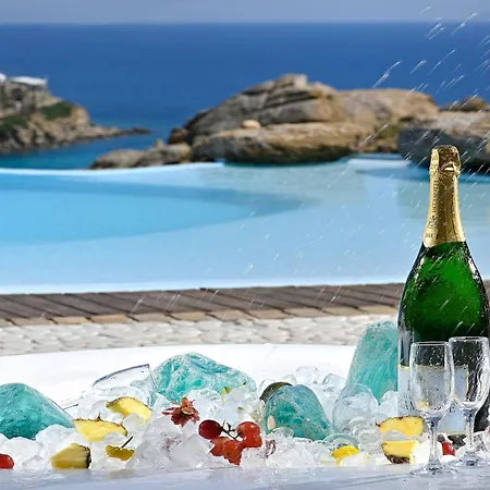 Luxury Platis Gialos: Poolside Retreat Villa
