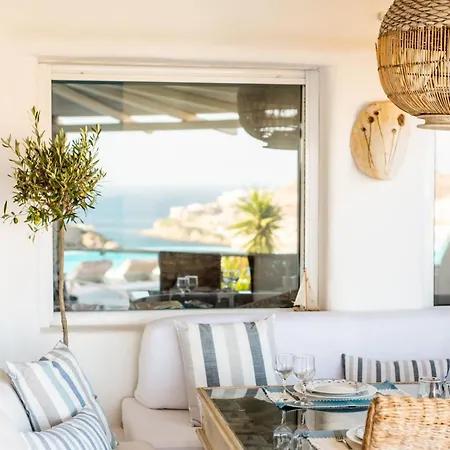Luxury Platis Gialos: Poolside Retreat Villa *