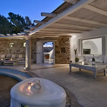 Luxury Platis Gialos: Poolside Retreat Villa