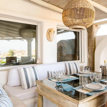 Villa Luxury Platis Gialos: Poolside Retreat