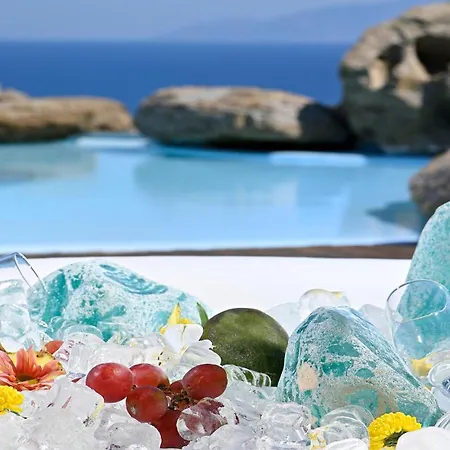 Luxury Platis Gialos: Poolside Retreat Villa *