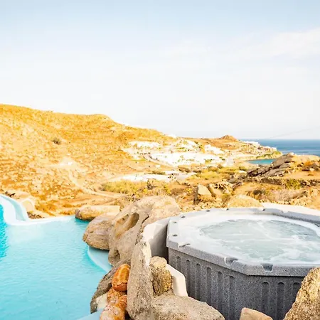 Villa Luxury Platis Gialos: Poolside Retreat *