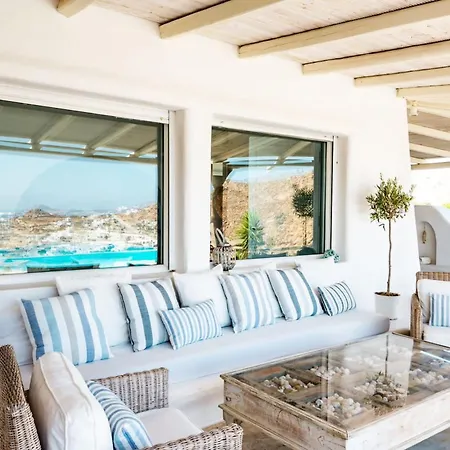 Villa Luxury Platis Gialos: Poolside Retreat