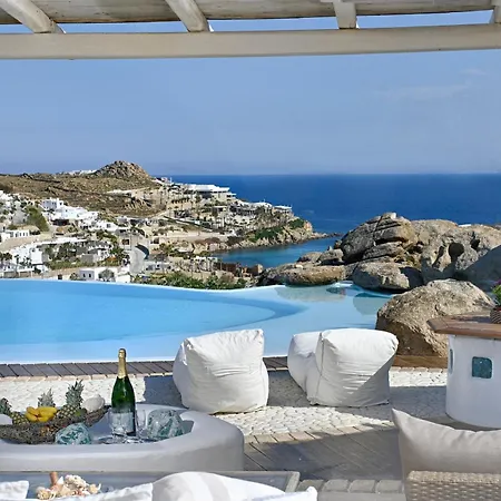 Luxury Platis Gialos: Poolside Retreat Villa *
