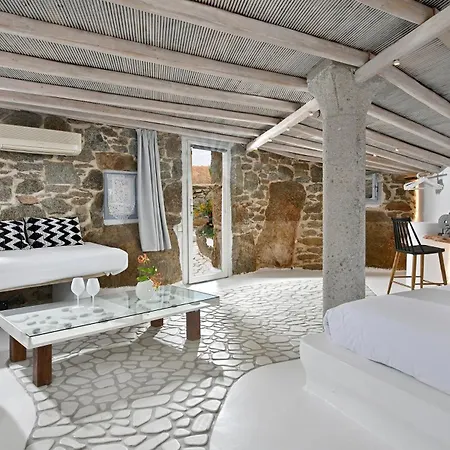 Villa Luxury Platis Gialos: Poolside Retreat