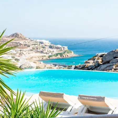 Luxury Platis Gialos: Poolside Retreat Villa