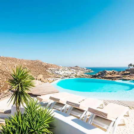 Villa Luxury Platis Gialos: Poolside Retreat *
